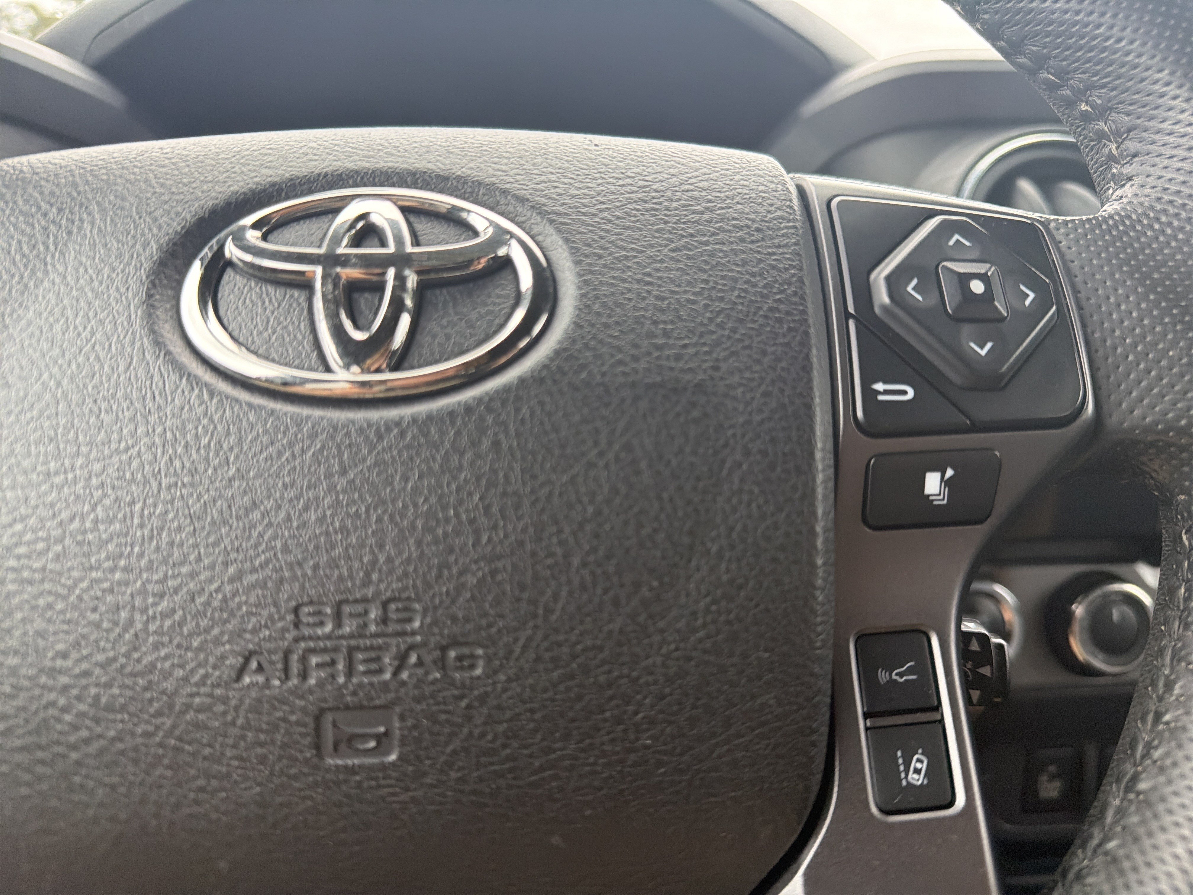 Used 2022 Toyota Tacoma TRD Sport w/ TRD Premium Sport Package AWD/4WD image 28