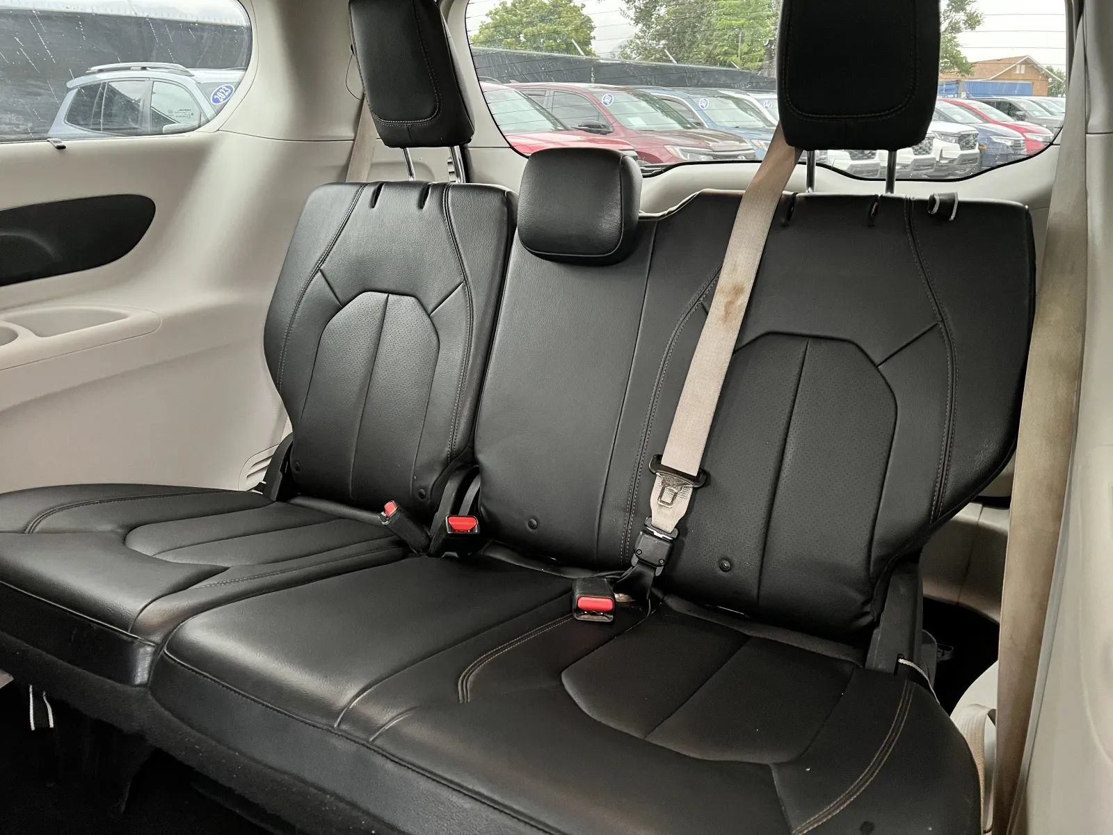 Used 2019 Chrysler Pacifica Touring-L FWD image 17