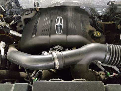 Used 2015 Lincoln Navigator 4WD w/ Equipment Group 101A Reserve image 30