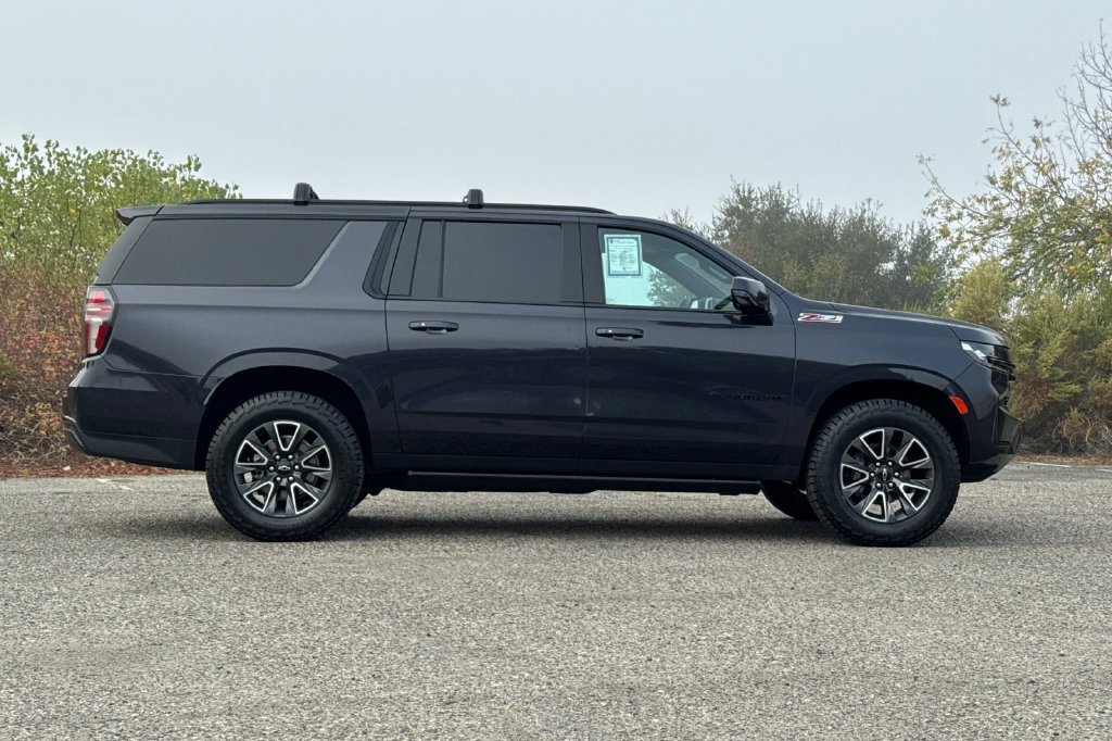 Used 2023 Chevrolet Suburban Z71 w/ Luxury Package AWD/4WD image 3