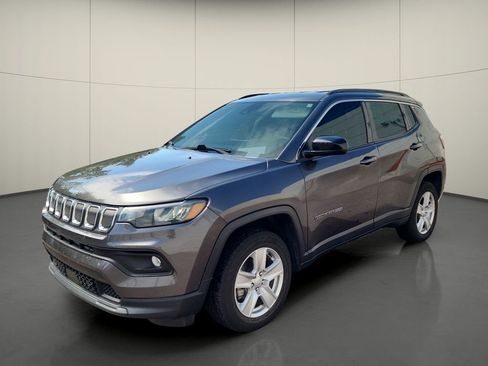 Used 2022 Jeep Compass Latitude AWD/4WD image 3