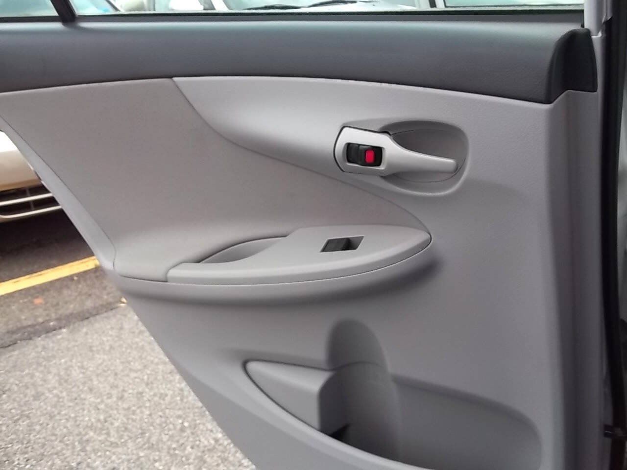 Used 2013 Toyota Corolla L FWD image 13