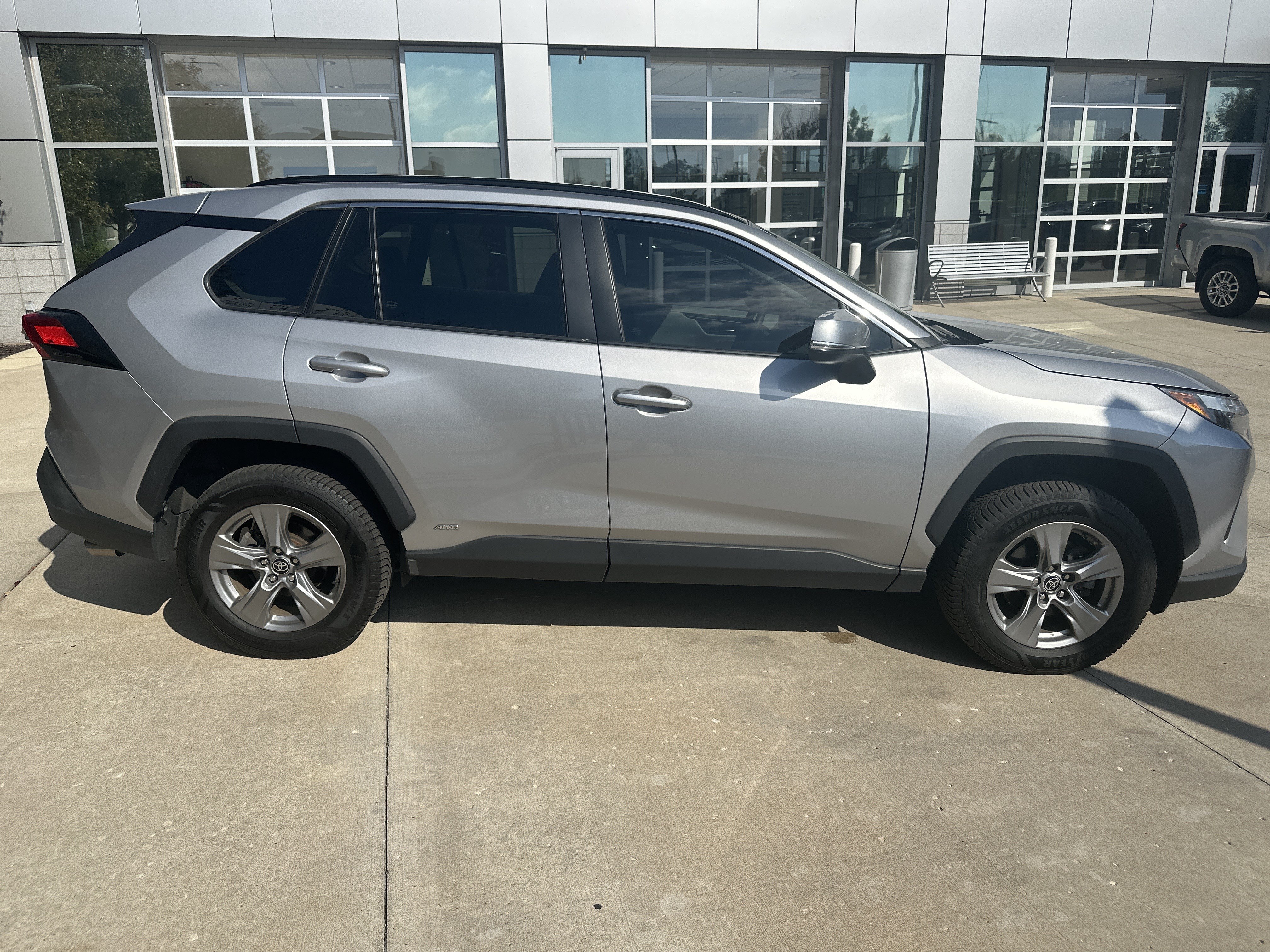 Used 2022 Toyota RAV4 XLE w/ Convenience Package AWD/4WD image 10