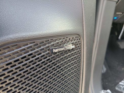 New 2023 Chrysler Pacifica Limited w/ Uconnect Theater Family Group image 20