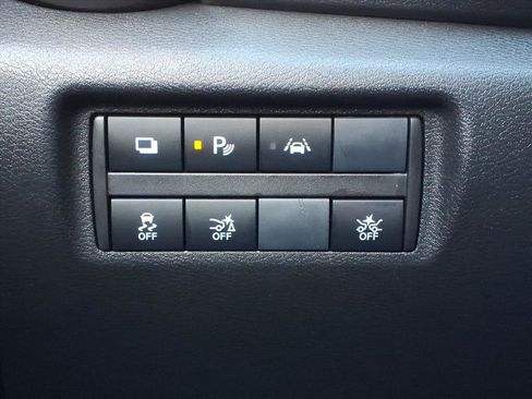 Used 2020 Nissan Versa S image 16