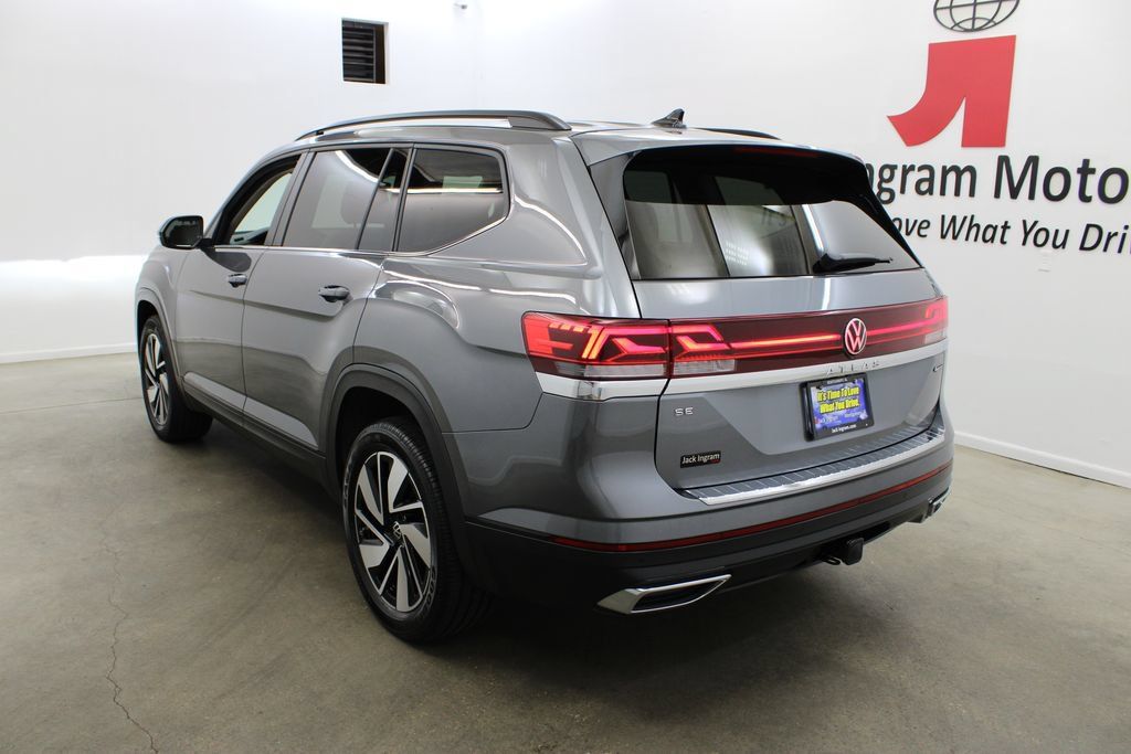 Certified 2024 Volkswagen Atlas SE w/ Panoramic Sunroof Package AWD/4WD image 3
