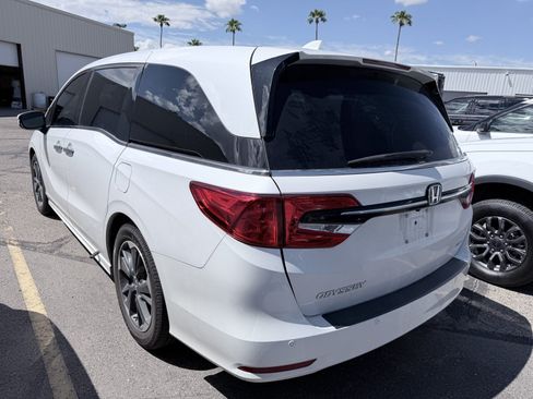 Used 2023 Honda Odyssey Elite image 3
