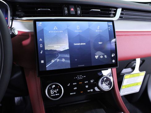 New 2025 Jaguar F-PACE R-Dynamic S image 19