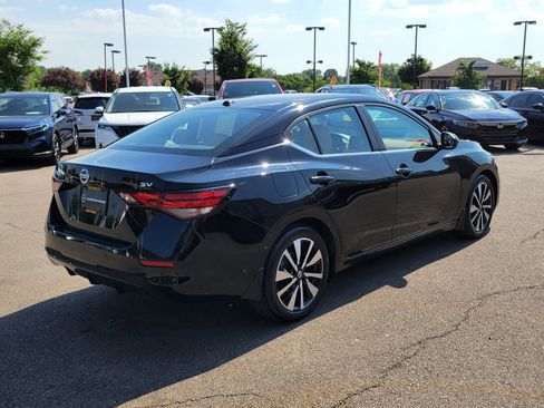 Used 2023 Nissan Sentra SV w/ SV Premium Package FWD image 4