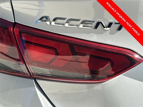 Used 2022 Hyundai Accent SE image 9