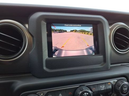 Used 2023 Jeep Gladiator Sport AWD/4WD image 28