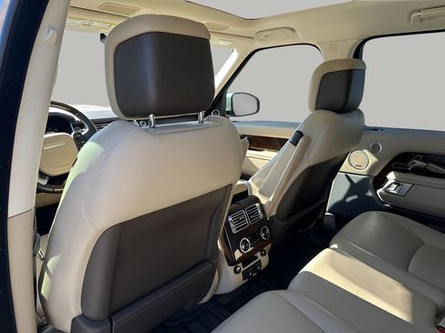 Used 2020 Land Rover Range Rover HSE image 19