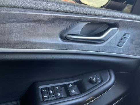 Used 2023 Jeep Grand Cherokee L Limited w/ Black Appearance Package image 23