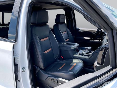 Used 2022 GMC Sierra 1500 AT4 w/ AT4 Premium Package AWD/4WD image 10