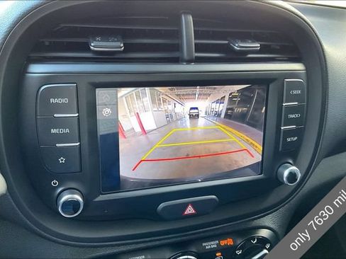 Used 2025 Kia Soul LX w/ LX Technology Package FWD image 21