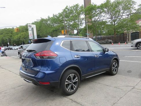 Used 2020 Nissan Rogue SV w/ Premium Package AWD/4WD image 4