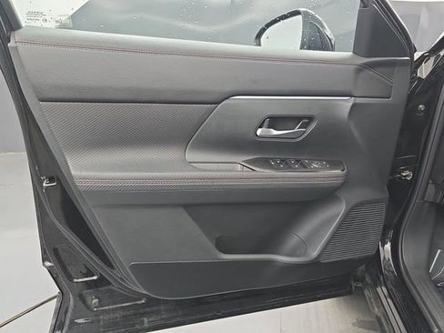 Used 2025 Nissan Kicks SR image 23