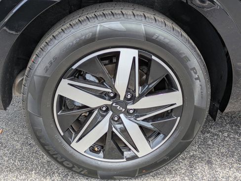 Certified 2022 Kia Sorento S FWD image 9