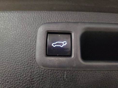 Used 2020 Toyota Highlander XLE image 10