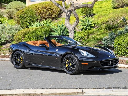 Used 2010 Ferrari California RWD image 8