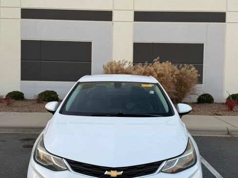 Used 2017 Chevrolet Cruze LT w/ Leather Package image 5