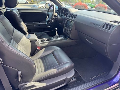Used 2010 Dodge Challenger R/T RWD image 12