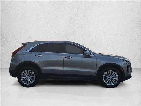 Used 2024 Cadillac XT4 Luxury w/ Cold Weather Package FWD image 4