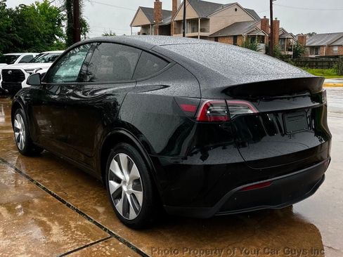 Used 2024 Tesla Model Y 2WD image 10