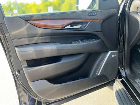 Used 2018 Cadillac Escalade Luxury image 13