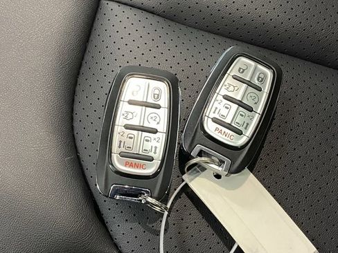 New 2026 Chrysler Pacifica Select w/ S Appearance Package image 28