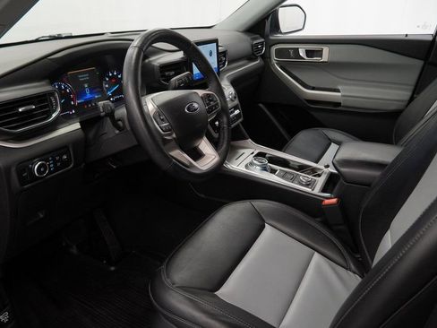 Used 2023 Ford Explorer XLT w/ Equipment Group 202A image 18