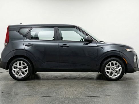 Used 2025 Kia Soul LX w/ LX Technology Package image 11