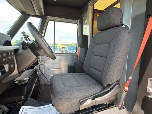 Used 2024 Chevrolet Brightdrop 400 w/ Commercial Equipment Package AWD/4WD image 17