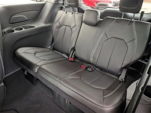 New 2026 Chrysler Pacifica Select image 19
