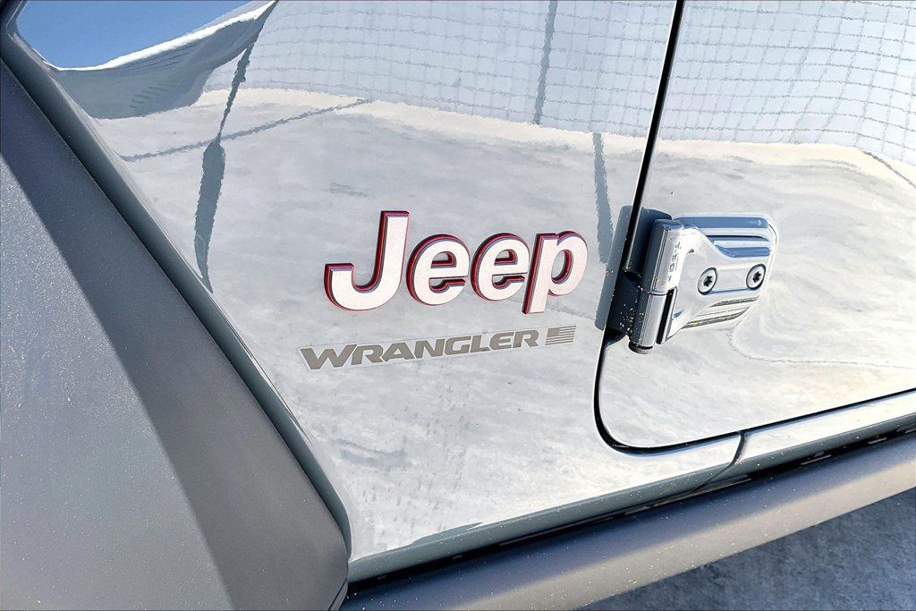 Certified 2025 Jeep Wrangler Unlimited Rubicon w/ Convenience Group AWD/4WD image 24