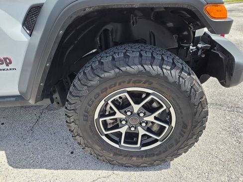 Used 2024 Jeep Wrangler Unlimited Rubicon AWD/4WD image 19
