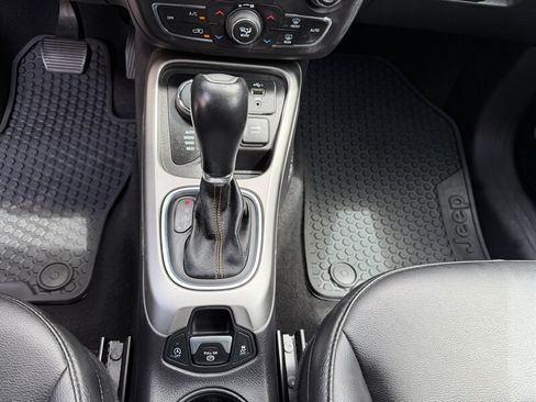 Used 2019 Jeep Compass Latitude w/ Cold Weather Group AWD/4WD image 34