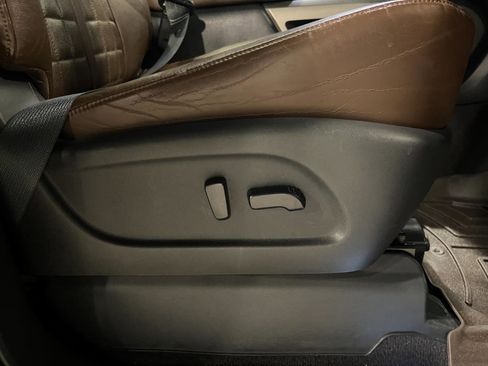 Used 2021 Nissan Titan Platinum Reserve w/ Moonroof Package image 38