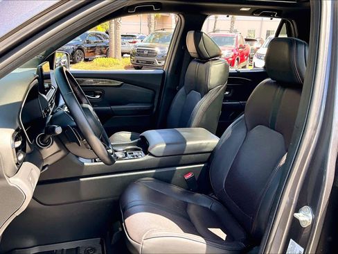 Used 2025 Honda Pilot Black Edition image 8