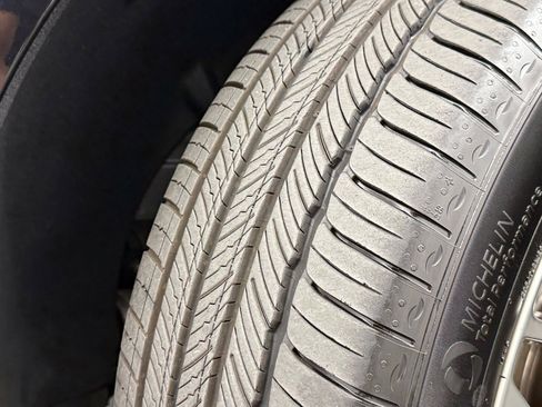 Used 2025 Genesis GV70 2.5T w/ Select Package image 38