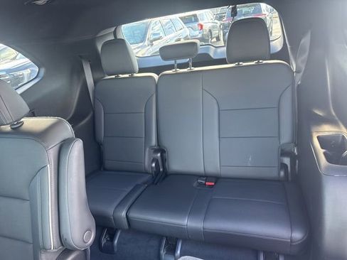 Used 2025 Buick Enclave Preferred image 23