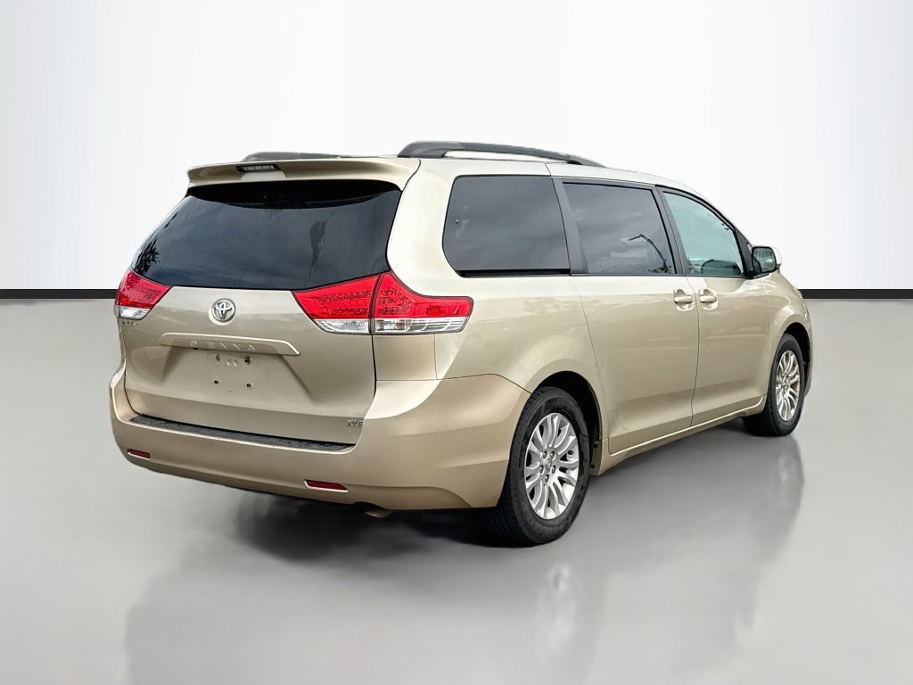 Used 2013 Toyota Sienna XLE FWD image 7