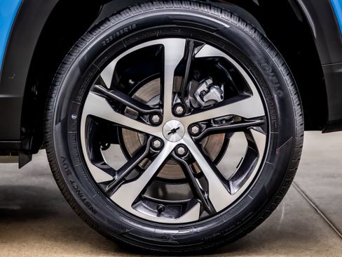 Used 2024 Chevrolet Trax RS FWD image 34