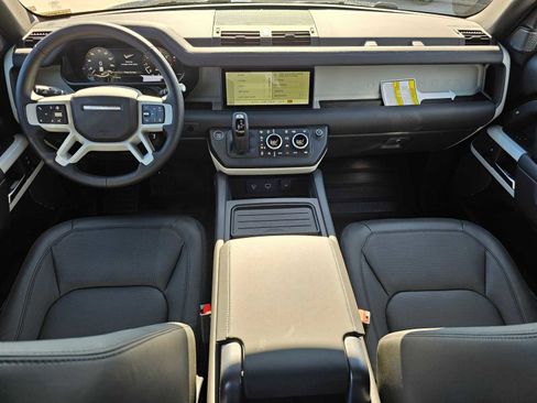 New 2024 Land Rover Defender 110 SE image 17