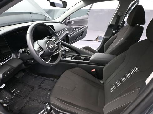 Used 2025 Hyundai Elantra SEL FWD image 21