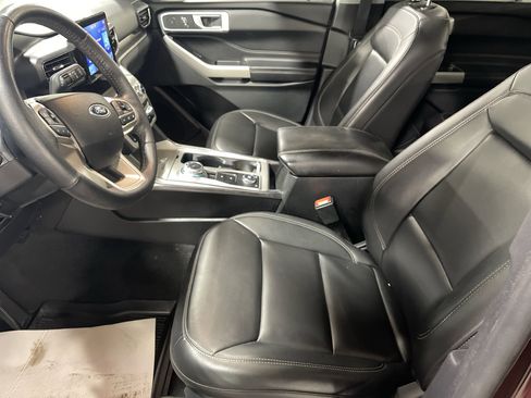 Used 2022 Ford Explorer XLT w/ Equipment Group 202A image 11
