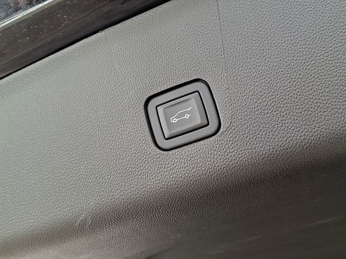 Certified 2023 Chevrolet Traverse LT image 29