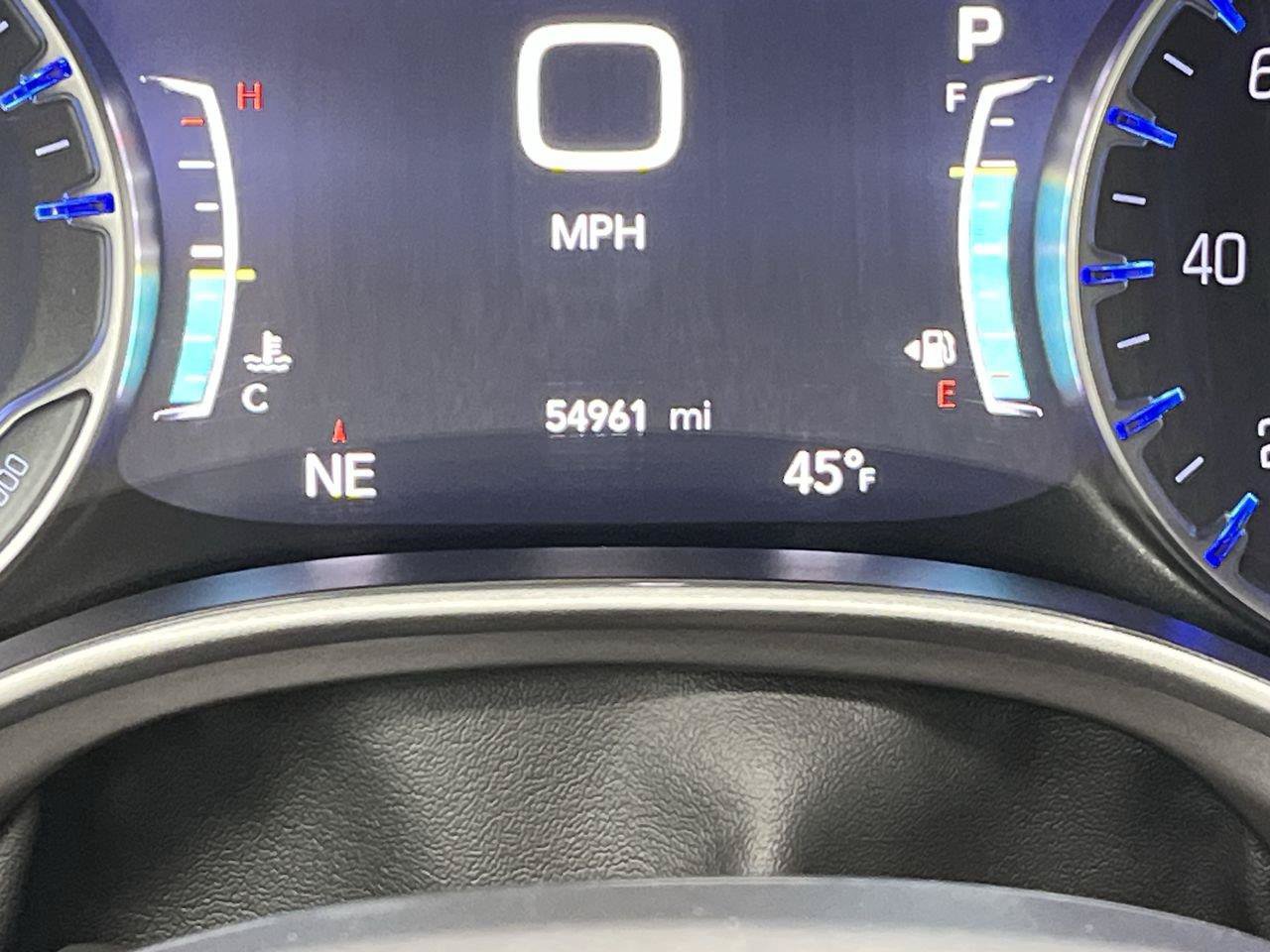 Used 2025 Chrysler Pacifica Select FWD image 15