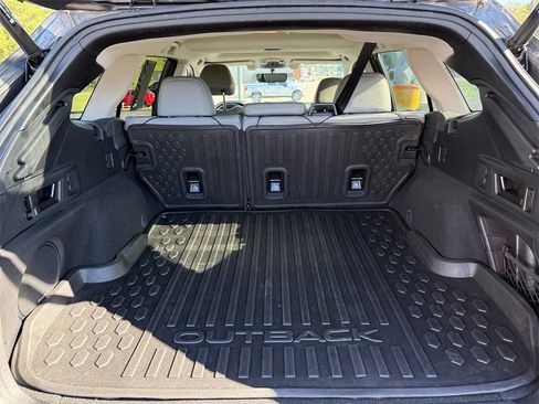 Used 2020 Subaru Outback Limited image 17