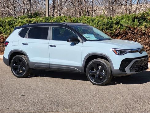 New 2026 Volkswagen Taos SE AWD/4WD image 3